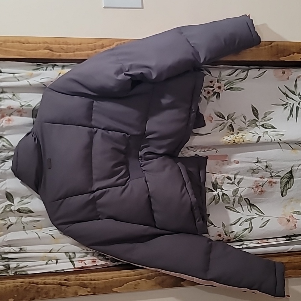 Gymshark Women's Dark Gray Puffer Jacket with Pink Trim - Picture 4 of 4